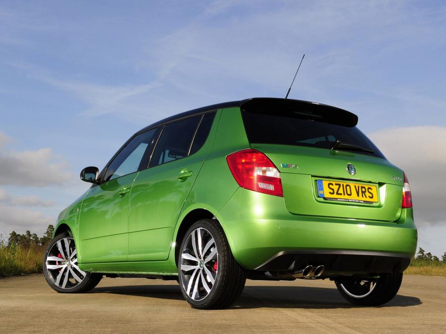  Skoda Fabia RS 2010 года  (UK) (фото 18 из 30)